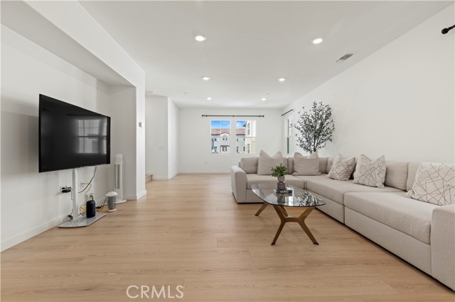 Detail Gallery Image 9 of 33 For 2533 Projection St, South El Monte,  CA 91733 - 4 Beds | 3/1 Baths