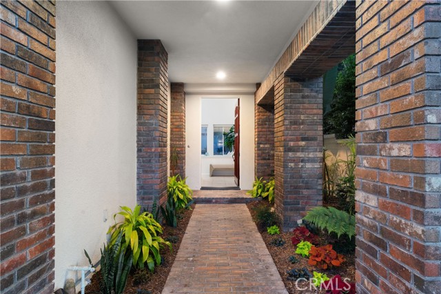 19139 Chandon Lane, Huntington Beach CA: https://media.crmls.org/medias/85b83ef4-9f02-4051-9869-e440fe813035.jpg