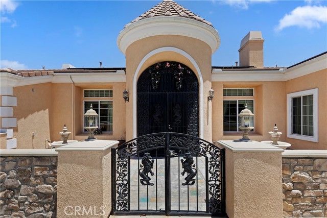 Detail Gallery Image 1 of 13 For 4073 Suzie Cir, Corona,  CA 92881 - 5 Beds | 4/2 Baths