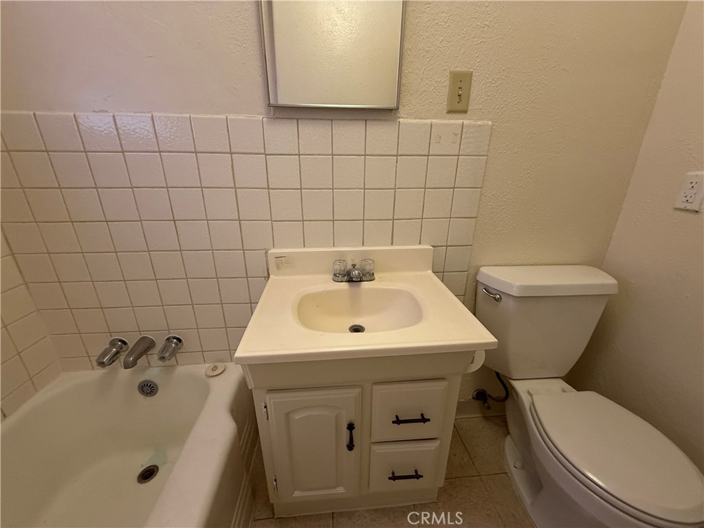 https://media.crmls.org/medias/85b97b0c-dc85-48c3-8e26-12ccb9908d3e.jpg?preset=X-Large