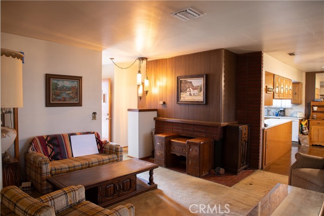 7414 Dinsdale Street, Downey CA: https://media.crmls.org/medias/85b9aebd-db3d-4e27-ad6a-548844ba5d06.jpg