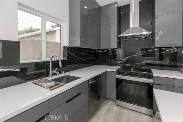 15009 Wyandotte Street, Van Nuys CA: https://media.crmls.org/medias/85b9b260-36f9-4f6c-a864-c0b10ffdef50.jpg