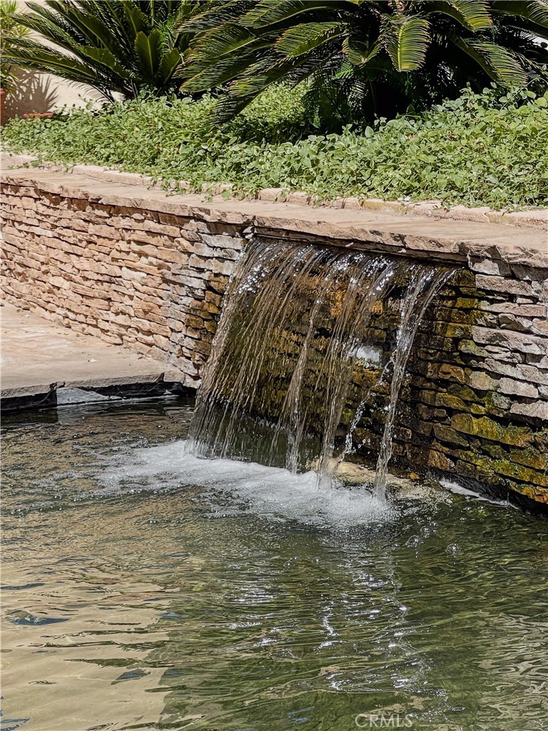 https://media.crmls.org/medias/85b9c97d-5c1d-4f40-abc2-e82da47b7820.jpg?preset=X-Large