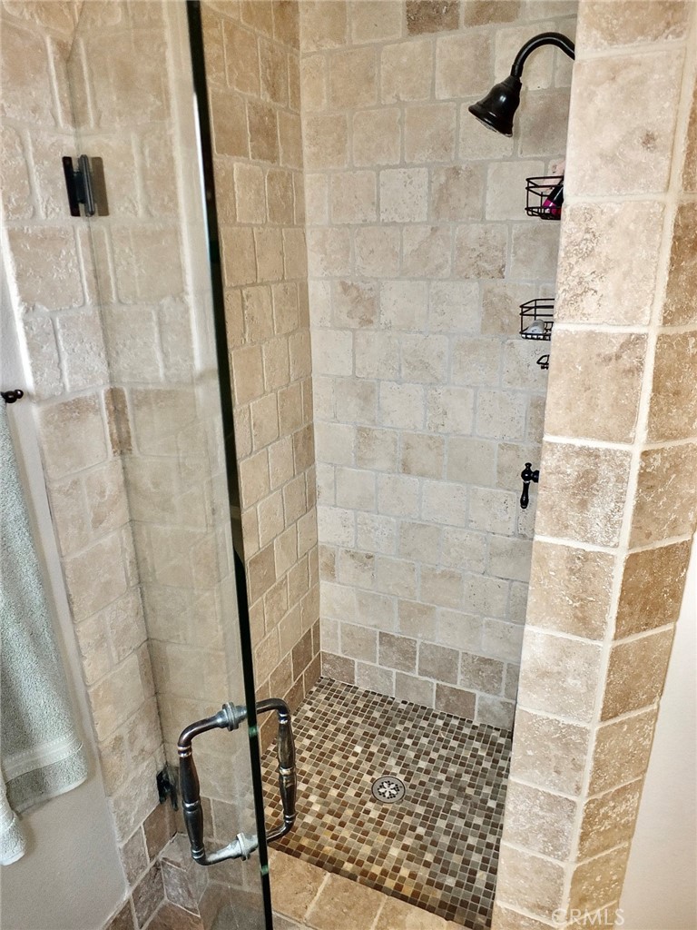 https://media.crmls.org/medias/85ba2d71-8f40-45a3-b28c-ef3f7076e467.jpg?preset=X-Large