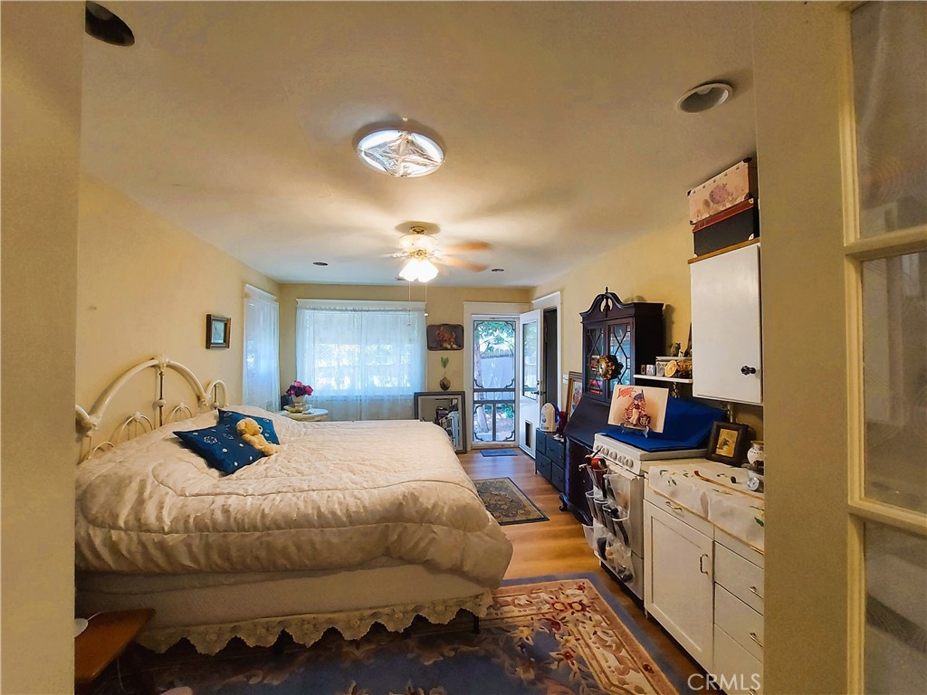 https://media.crmls.org/medias/85ba9277-3995-4d81-ac4a-c574c9d57175.jpg?preset=X-Large