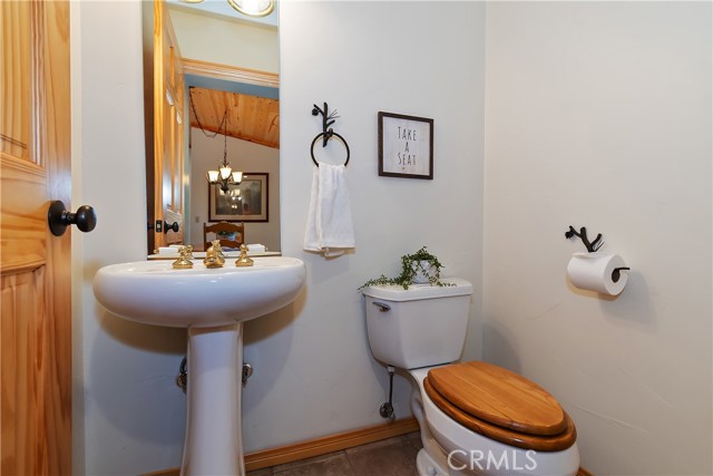 379 Fawntrail Place, Big Bear Lake CA: https://media.crmls.org/medias/85ba96f8-4c81-46b3-a5c2-be8ce6f6be4b.jpg