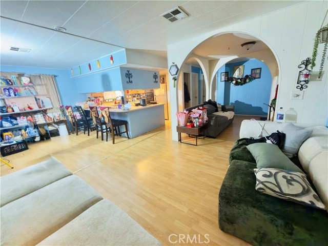 Detail Gallery Image 5 of 15 For 350 E San Jacinto Ave #197,  Riverside,  CA 92571 - 4 Beds | 2 Baths