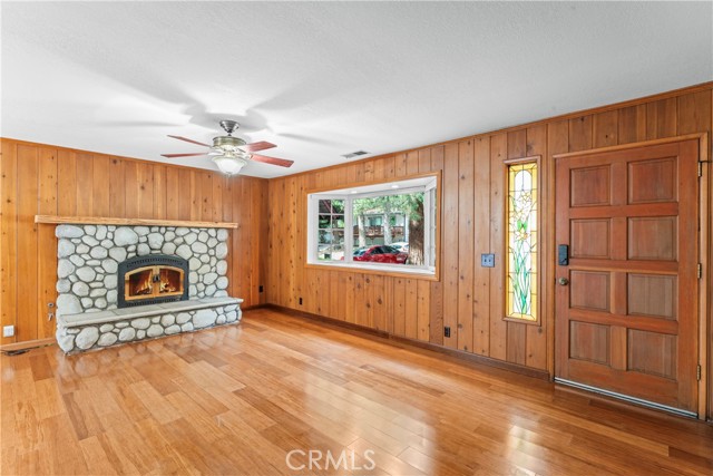 1381 Blackfoot W Trail, Lake Arrowhead CA: https://media.crmls.org/medias/85bb6b44-c4fc-489a-bf15-0faea869f5eb.jpg