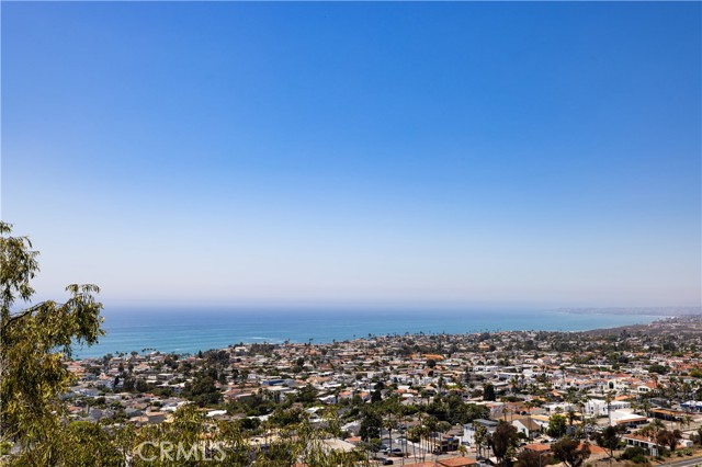 303 E Avenida Cordoba, San Clemente CA: https://media.crmls.org/medias/85bcf24e-7323-4d6f-a077-861ad83296e7.jpg