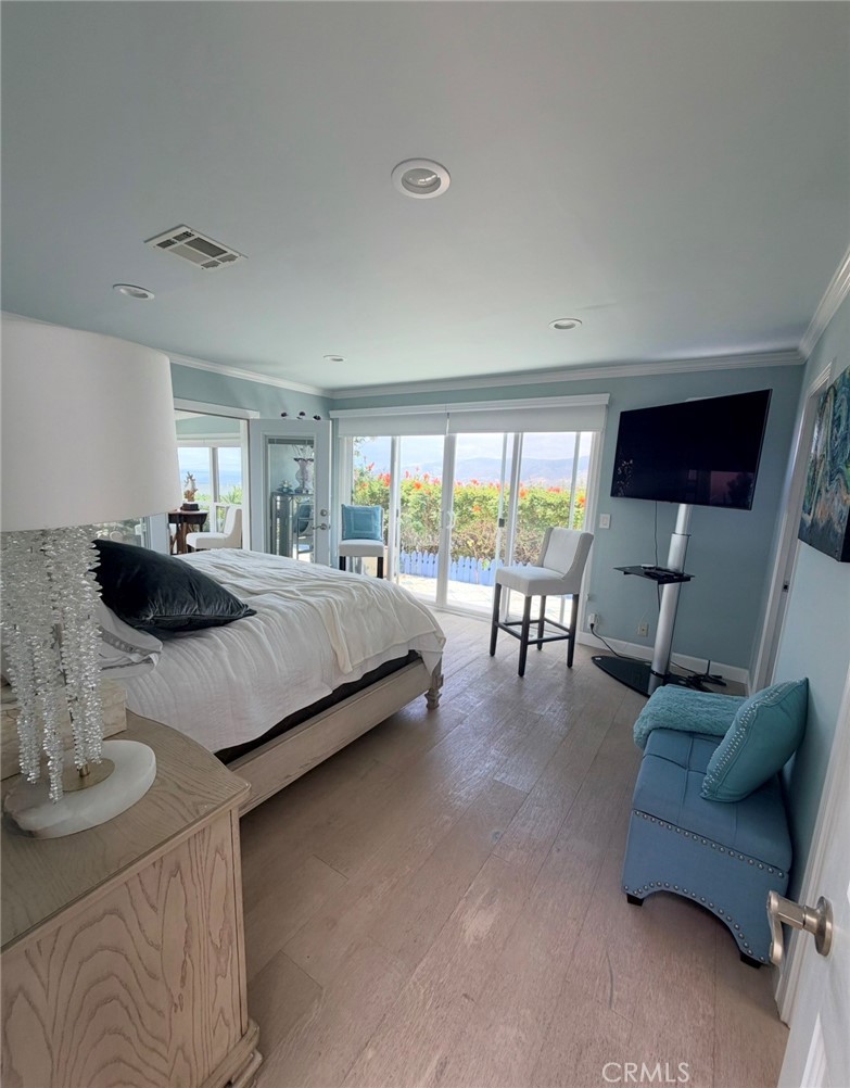 https://media.crmls.org/medias/85bd05fa-936a-4ce1-8471-4d1f61b50e19.jpg?preset=X-Large