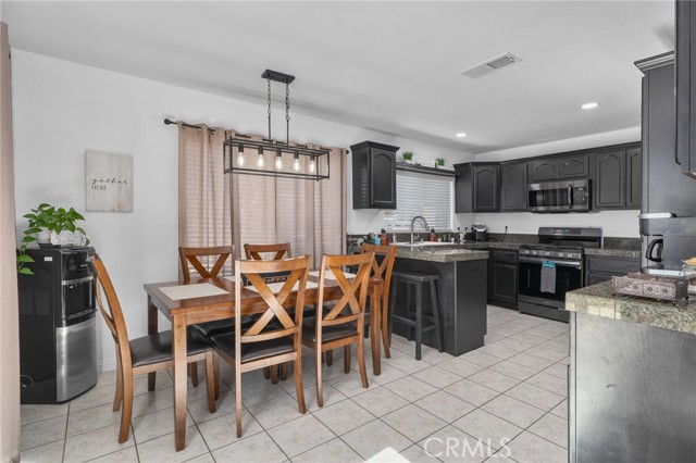 Detail Gallery Image 6 of 20 For 24315 Dolan Dr, Moreno Valley,  CA 92553 - 4 Beds | 2 Baths