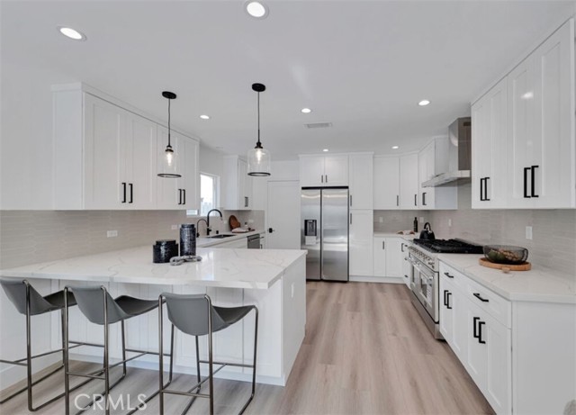 Detail Gallery Image 10 of 30 For 15436 Milbank St, Encino,  CA 91436 - 3 Beds | 3/1 Baths