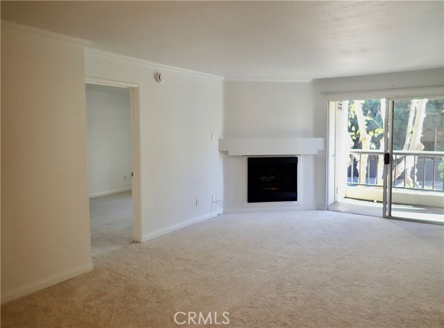 Detail Gallery Image 3 of 24 For 21400 Burbank Bld #201,  Woodland Hills,  CA 91367 - 2 Beds | 2 Baths