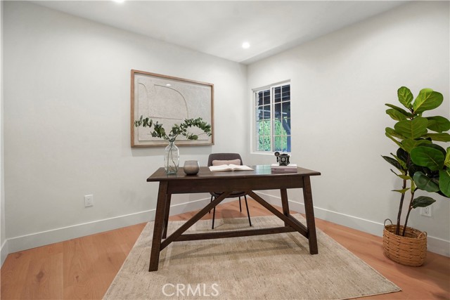 Detail Gallery Image 22 of 46 For 18324 Sylvan St, Tarzana,  CA 91335 - 4 Beds | 2 Baths