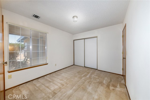 21930 Mohican Avenue, Apple Valley CA: https://media.crmls.org/medias/85be76d4-8bfe-4704-8a7a-4fc0f8f78a02.jpg