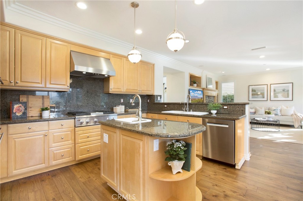 MLS #OC25270482 image #23