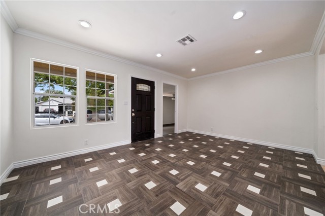 Detail Gallery Image 4 of 25 For 7946 Hazeltine Ave, Panorama City,  CA 91402 - 3 Beds | 2 Baths