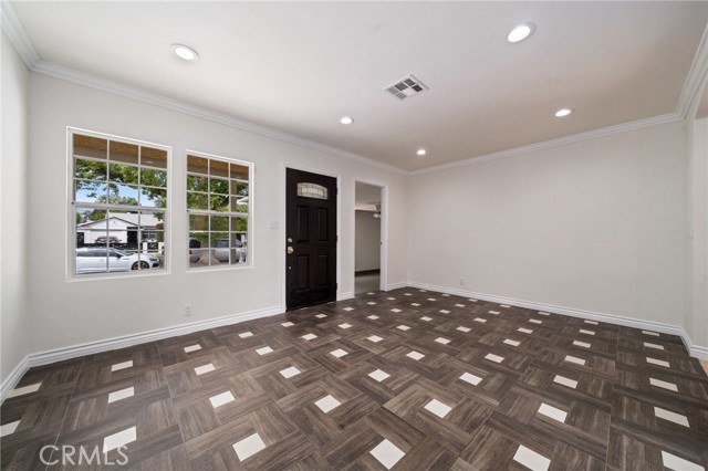 Detail Gallery Image 4 of 25 For 7946 Hazeltine Ave, Panorama City,  CA 91402 - 3 Beds | 2 Baths