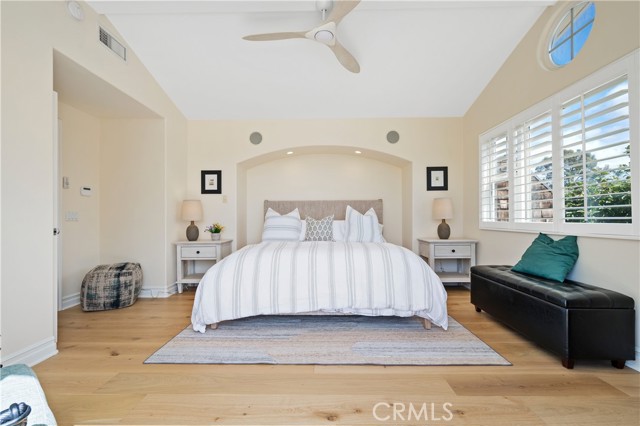 334 Locust Street, Laguna Beach CA: https://media.crmls.org/medias/85bf2d33-ef32-4a04-a989-a825cd792166.jpg