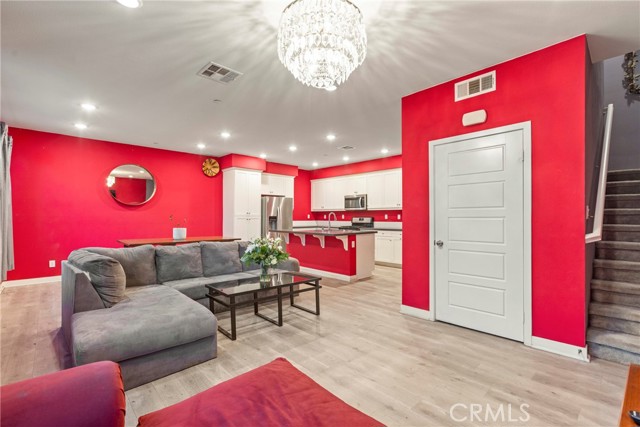 Detail Gallery Image 10 of 21 For 12814 Watt Ln #B,  Sylmar,  CA 91342 - 2 Beds | 2/1 Baths