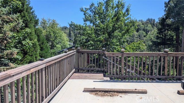 929 Trinity Drive, Lake Arrowhead CA: https://media.crmls.org/medias/85bf620d-3dca-456c-9c13-6b4e4e0d5227.jpg