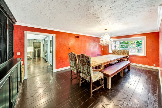 Detail Gallery Image 23 of 55 For 5441 Calvin Ave, Tarzana,  CA 91356 - 5 Beds | 5/1 Baths