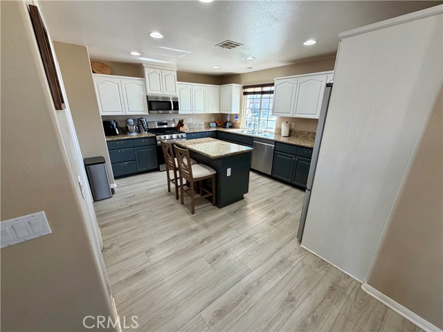 Detail Gallery Image 10 of 29 For 9725 Susan Ave, California City,  CA 93505 - 3 Beds | 2/1 Baths