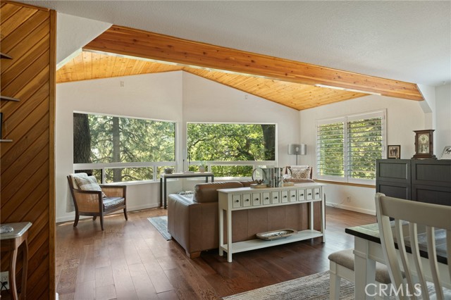 221 Darfo Drive, Crestline CA: https://media.crmls.org/medias/85bf9609-b215-40c5-a20b-eb704c945859.jpg