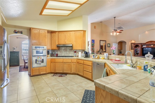 Detail Gallery Image 17 of 55 For 23465 Cherokee Rd, Apple Valley,  CA 92307 - 5 Beds | 3/1 Baths