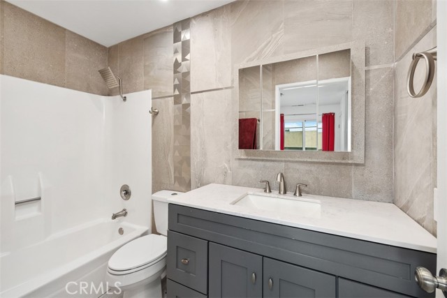 3142 Midway Drive, San Diego CA: https://media.crmls.org/medias/85c381f5-7e52-4632-a2a3-bcbadbbf2fdc.jpg