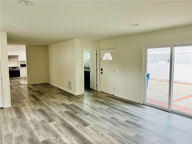 Detail Gallery Image 6 of 33 For 2121 Curtis Ave, Redondo Beach,  CA 90278 - 4 Beds | 2/1 Baths