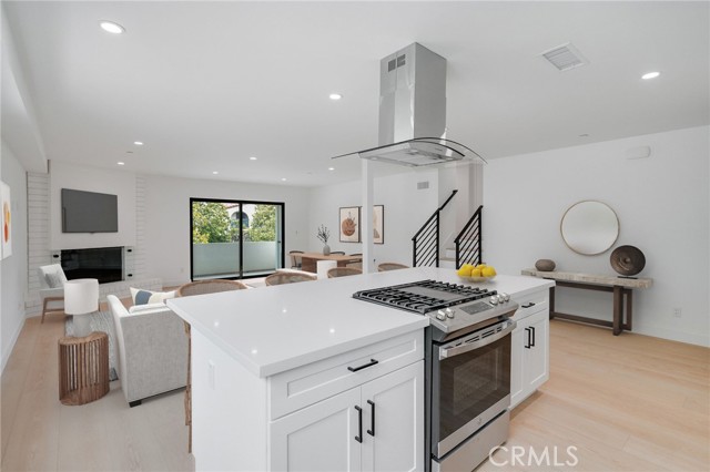 1334 9th Street, Santa Monica CA: https://media.crmls.org/medias/85c43ba3-98b5-42db-a01a-1fd3459d5cc0.jpg