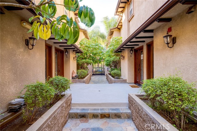 345 W Loraine Street, Glendale CA: https://media.crmls.org/medias/85c45935-4458-403e-82bd-f57c675c60d0.jpg
