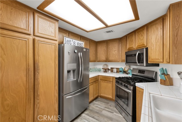 Detail Gallery Image 8 of 24 For 13061 Billings Ct, Victorville,  CA 92395 - 3 Beds | 2 Baths