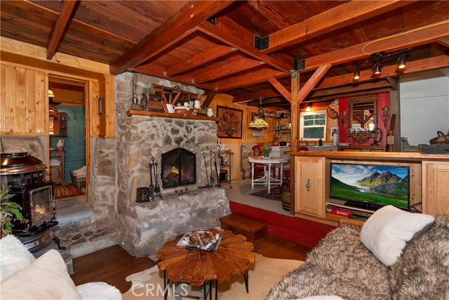 Detail Gallery Image 3 of 33 For 23270 Brookside, Crestline,  CA 92325 - 1 Beds | 1 Baths