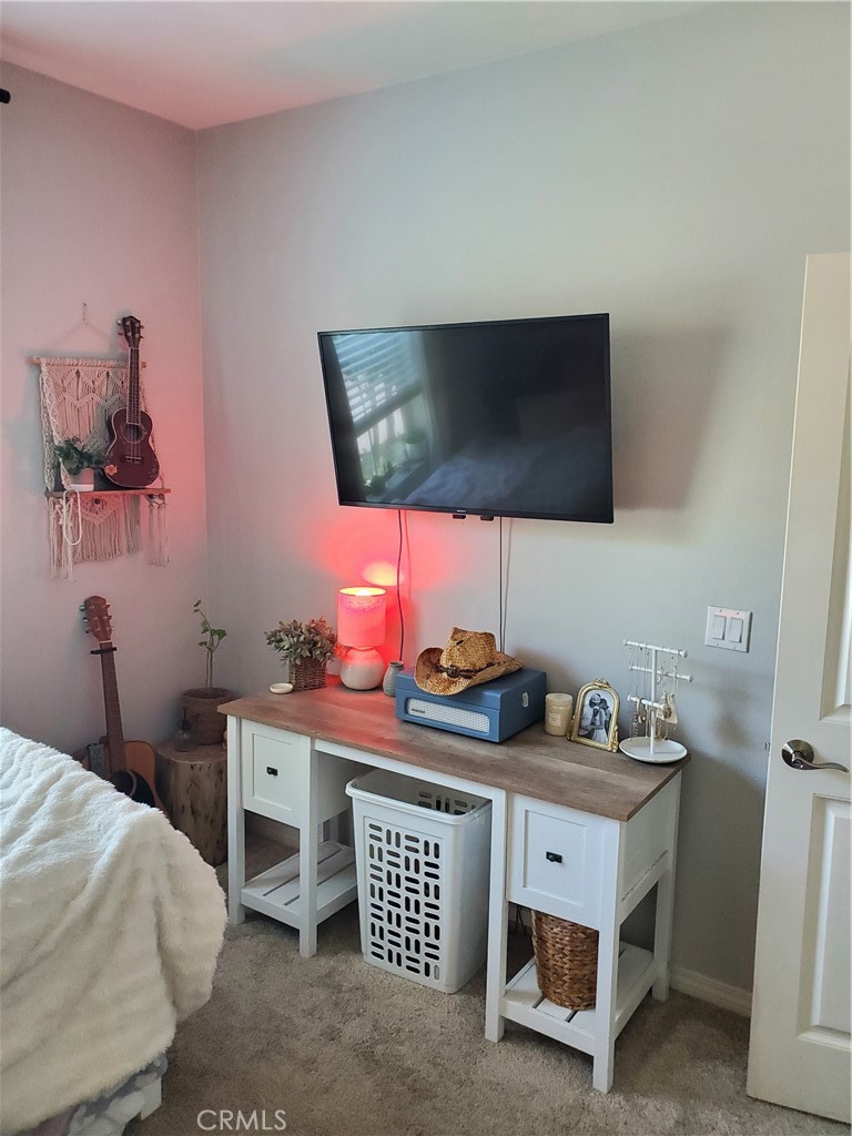 https://media.crmls.org/medias/85c60f0a-2002-4c8f-bdda-7e8b8f295494.jpg?preset=X-Large