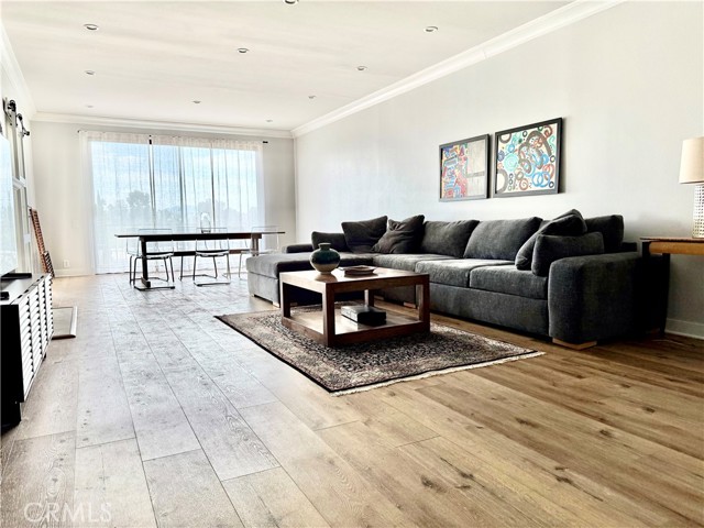 Detail Gallery Image 2 of 26 For 4454 Ventura Canyon Ave #305,  Sherman Oaks,  CA 91423 - 2 Beds | 2 Baths