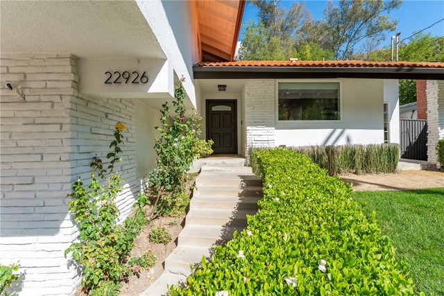 22926 Cass Avenue photo 4