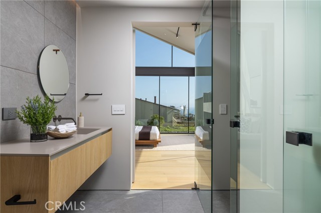 1000 Oriole Drive, Laguna Beach CA: https://media.crmls.org/medias/85c784b9-5070-4316-a8ee-c80d9509b654.jpg