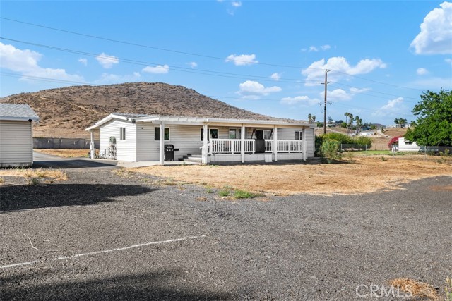 33075 Grand Avenue, Winchester CA: https://media.crmls.org/medias/85c7a8af-7ef4-49ba-ae2c-a69f3d5869f1.jpg