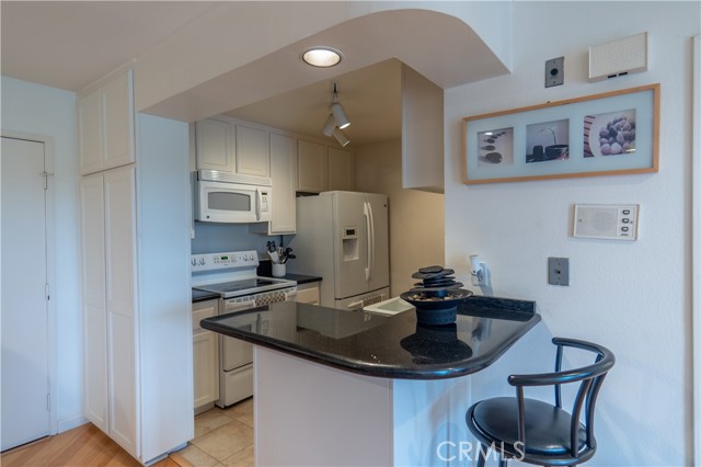 4239 Via Arbolada, Los Angeles CA: https://media.crmls.org/medias/85c7c1d0-a4f0-4301-9b51-60011eaf75f6.jpg
