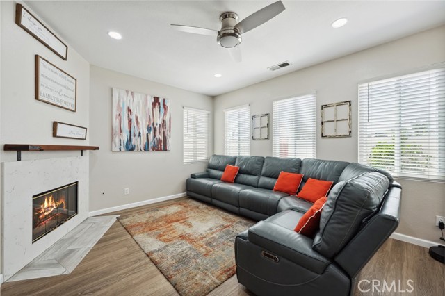 293 Belize Way, Oceanside CA: https://media.crmls.org/medias/85c84cb6-a67e-4587-8158-b4a27e3e0e2e.jpg