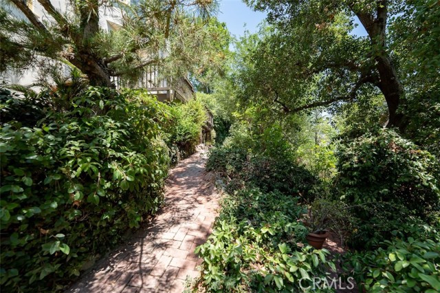 15113 Encanto Drive, Sherman Oaks CA: https://media.crmls.org/medias/85c8bdc7-7fc1-419f-8925-f67748850b7b.jpg