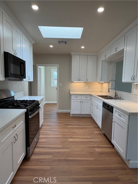 Detail Gallery Image 3 of 23 For 40635 Revere Ave, Hemet,  CA 92544 - 3 Beds | 2 Baths