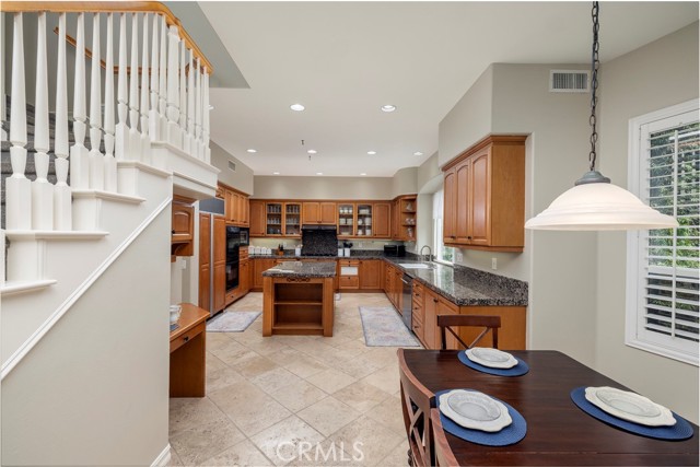 10 Spring Grove, Irvine CA: https://media.crmls.org/medias/85ca2fdf-fa61-45b4-9cd7-eb6b35d67ceb.jpg