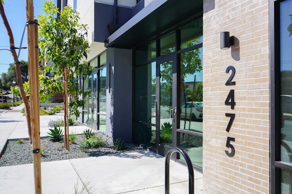 2475 Victoria Avenue #201