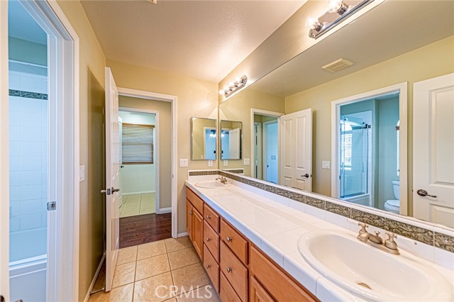 Detail Gallery Image 40 of 62 For 17730 Wren Dr, Canyon Country,  CA 91387 - 5 Beds | 3 Baths