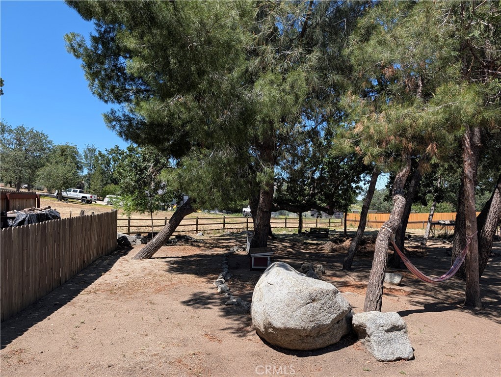 https://media.crmls.org/medias/85cb3ddb-eeac-4d59-a731-db125e3b651c.jpg?preset=X-Large