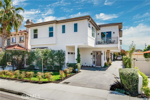 2206 Warfield Avenue, Redondo Beach, California 90278, 4 Bedrooms Bedrooms, ,3 BathroomsBathrooms,Residential,Sold,Warfield,SB22060456