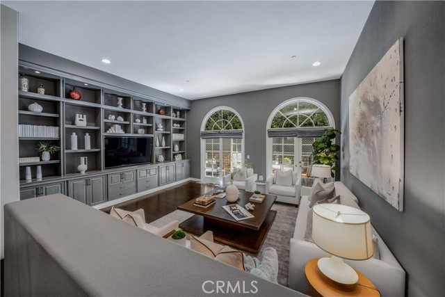 Detail Gallery Image 1 of 40 For 14100 Dickens St #4,  Sherman Oaks,  CA 91423 - 2 Beds | 2/1 Baths